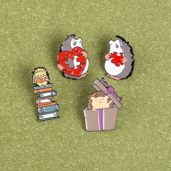 Mini Ježek Brože Kreslený seriál odznaky Měkké Smalt Pin Knihy Dárkové krabičce ve tvaru Srdce puzzle Pár ježek Piny Pro Děti