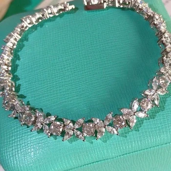 Luxusní 925 Sterling Silver Šperky Vytvořil Moissanite Svatební Party Four Leaf Clover Náramek Jemné Šperky Dárky