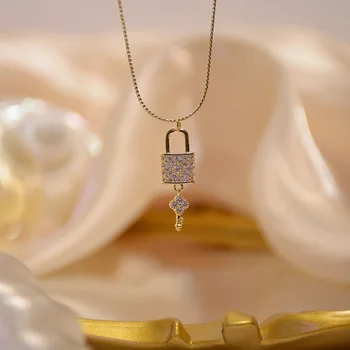 14k Skutečný Pozlacené, Micro Vykládané Diamanty Design Zamknout List Jetel Klíč Přívěsek Klíční kost Řetěz Náhrdelníky pro Ženy