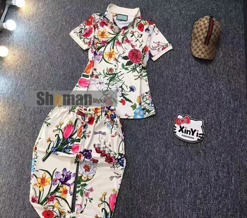 Luxusní design 2021 jaře letní oblečení značkové dvoudílné sady květinové tisk krátký rukáv tričko top tepláky oblečení pro ženy