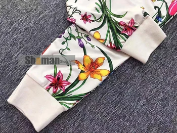 Luxusní design 2021 jaře letní oblečení značkové dvoudílné sady květinové tisk krátký rukáv tričko top tepláky oblečení pro ženy