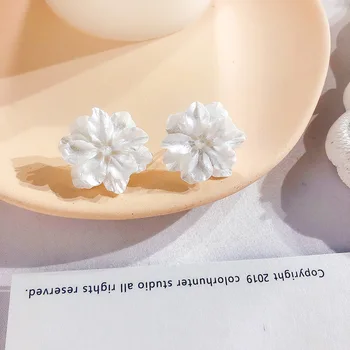 Klasické Kovové Dámské Náušnice Stereoskopické Jednoduchý Bílý Květ Náušnice Módní Šperky Dámské Doplňky